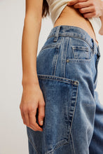 Load image into Gallery viewer, Sugar &amp; Spice Barrel Jeans By Free People