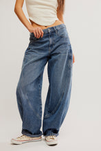 Load image into Gallery viewer, Sugar &amp; Spice Barrel Jeans By Free People